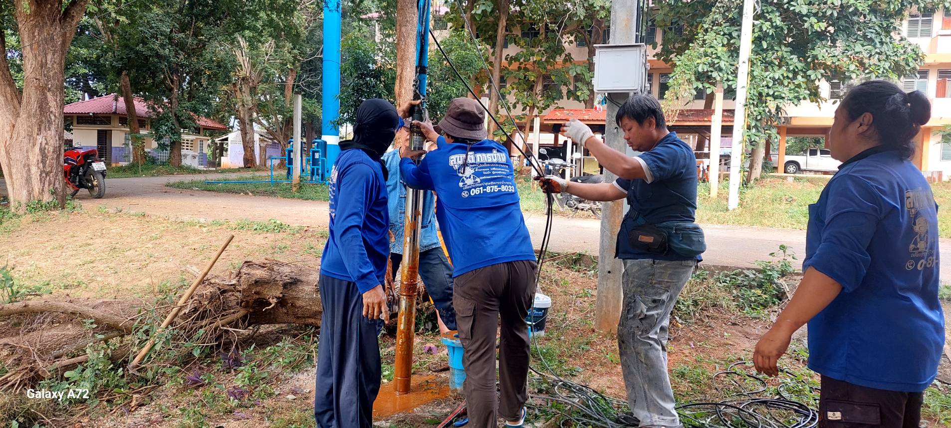 ทีมงานสุชาติ การช่าง ติดตั้งปั๊มซัมเมอร์ส